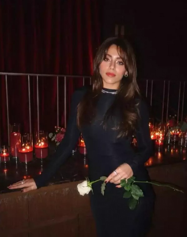 Sıla Türkoğlu güzelliğiyle göz kamaştırdı